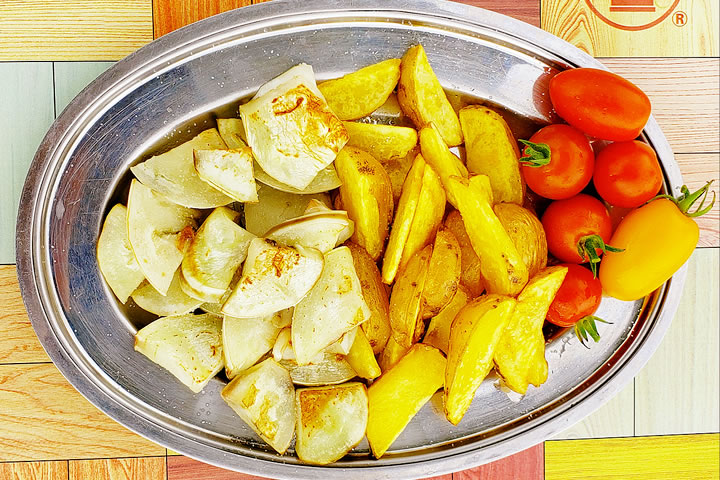 調理したナス・じゃがいも・トマト