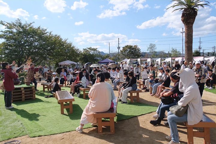 ステージでの植木セリ市